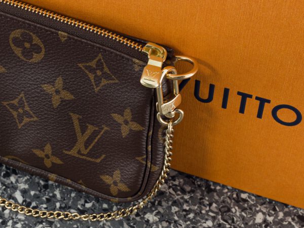 ⁣
Louis Vuitton Tasche - Mini Pochette – Bild 4